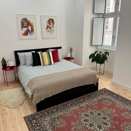 Modern Bedroom In Лісабон Екстер'єр фото